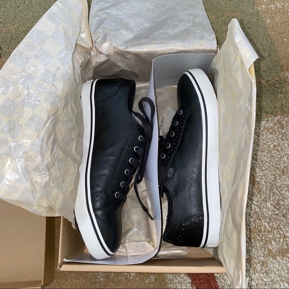 BNIB UGG Roxford Sneaker - Picture 4 of 6